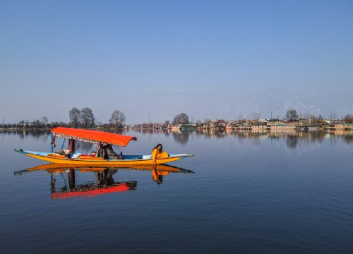 The Best Time to Visit Dal Lake: A Complete Guide by Kolahoi Holidays