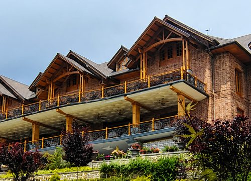A stunning new address in Srinagar where luxury, wellness, family experiences, and corporate retreats find a home amidst the breathtaking landscapes of Kashmir.